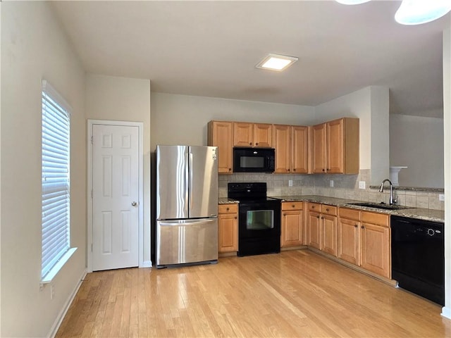 2104 Meadow Peak Rd, Duluth, GA 30097 - kitchen featuring black appliances, a sink, light wood-type flooring, and tasteful backsplash