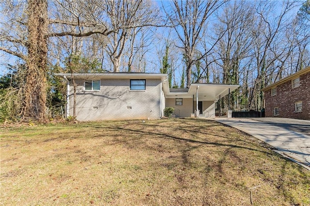 view of front facade with a front yard and a carport