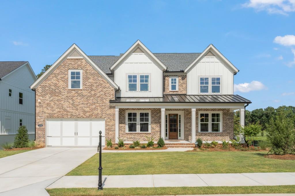 view of front of house featuring a front yard and a garage