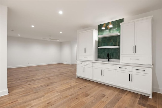 555 Orme Cir NE, Atlanta, GA 30306 - bar featuring baseboards, light wood-type flooring, recessed lighting, a sink, and backsplash