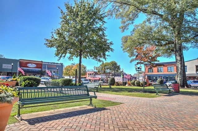 view of home's community featuring a yard