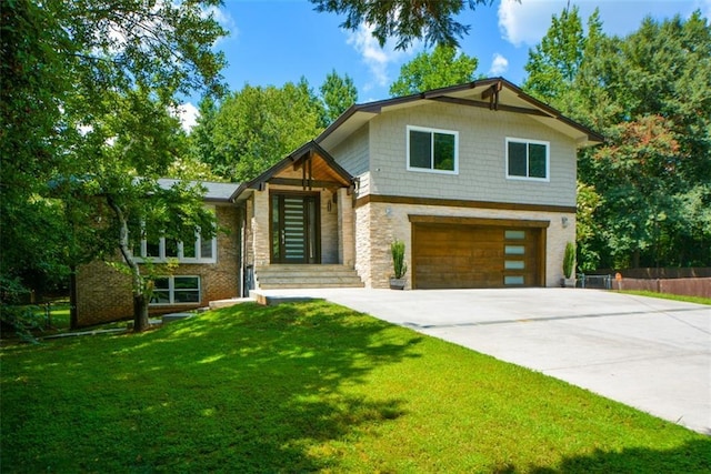 view of front facade featuring a garage and a front yard