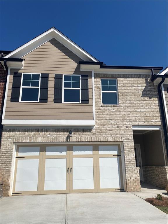 view of front facade featuring a garage