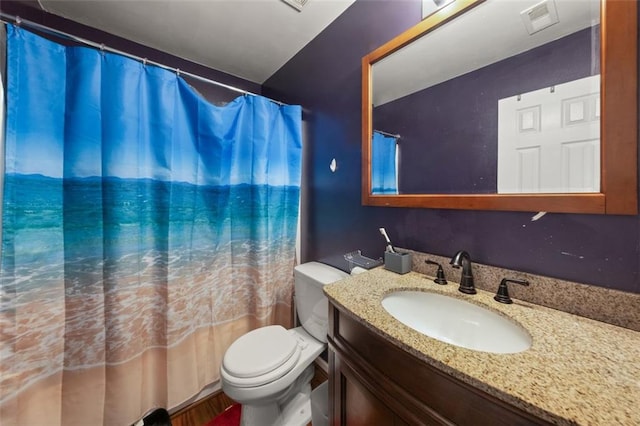 bathroom featuring a shower with curtain, vanity, and toilet