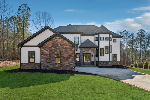 view of front of home with a front lawn