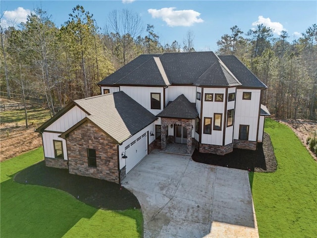 view of front of house featuring a front yard and a garage