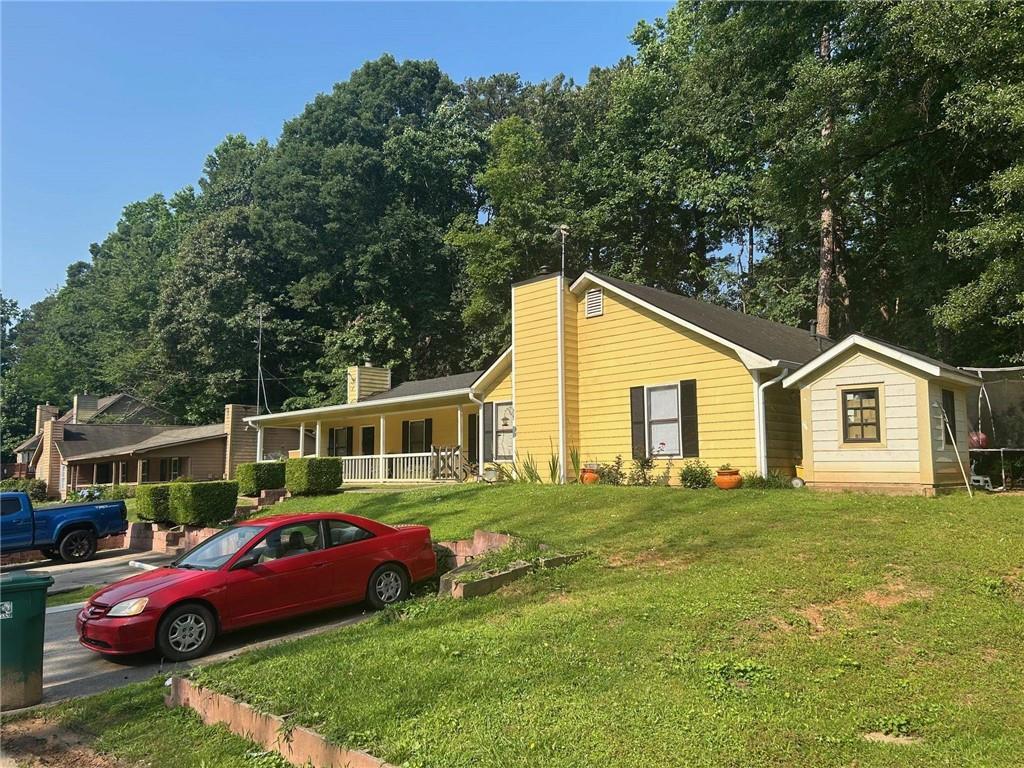 2128 Valley Oaks Dr, Smyrna, GA 30080 - single story home featuring a front yard and a chimney