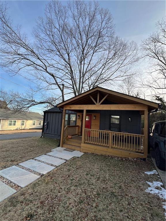 bungalow featuring a porch