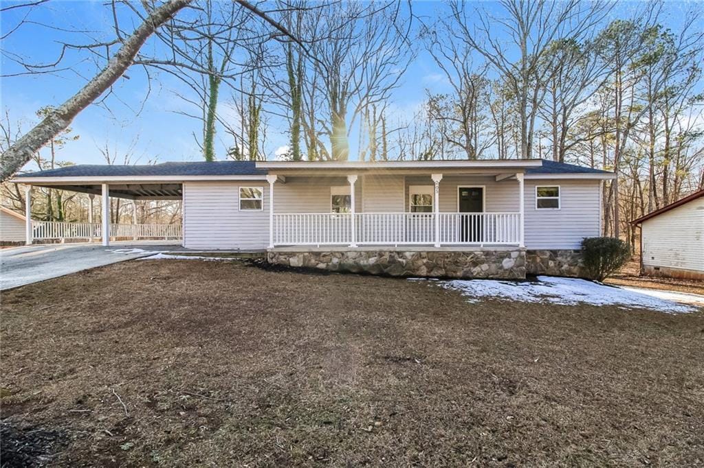 view of front of property featuring a carport and covered porch