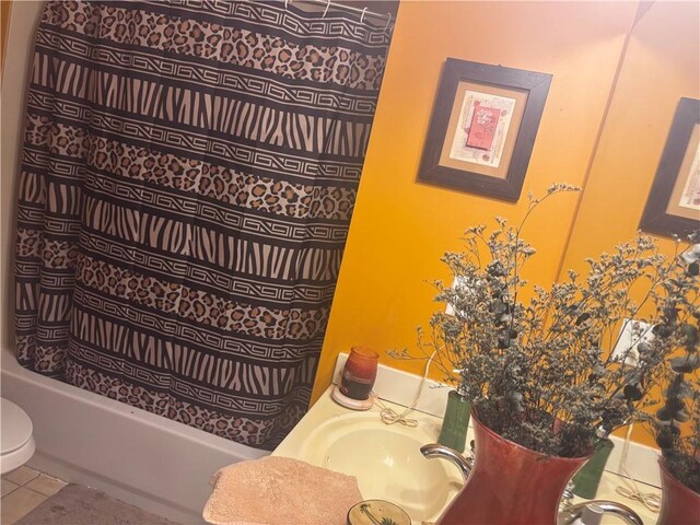 2610 Gadsen Walk, Duluth, GA 30097 - full bath featuring toilet, shower / tub combo, a sink, and tile patterned floors
