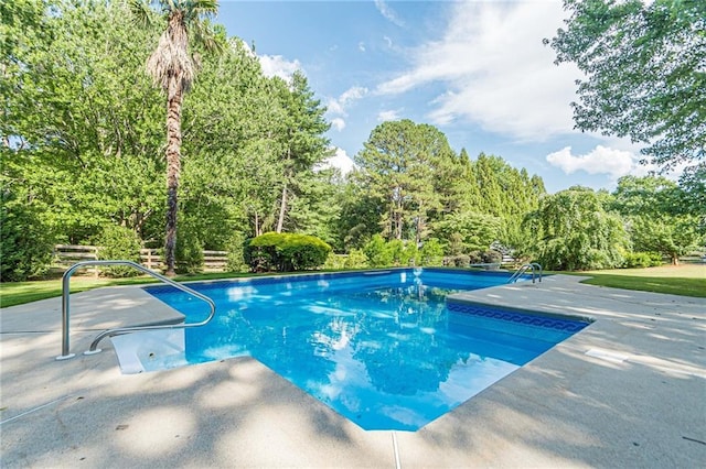 view of swimming pool