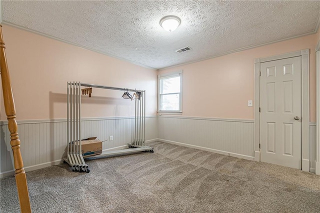 carpeted spare room featuring a textured ceiling