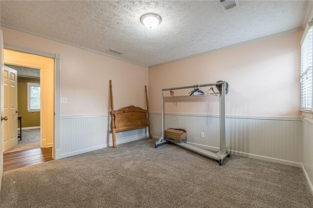 spare room with carpet flooring and a textured ceiling