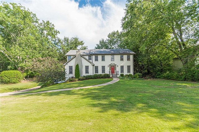 view of front of house featuring a front yard