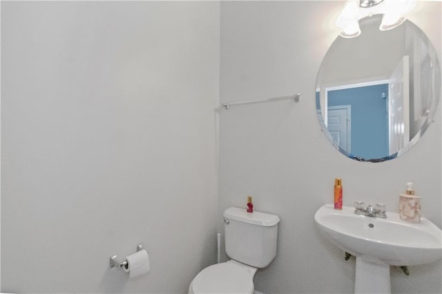 bathroom featuring toilet and sink