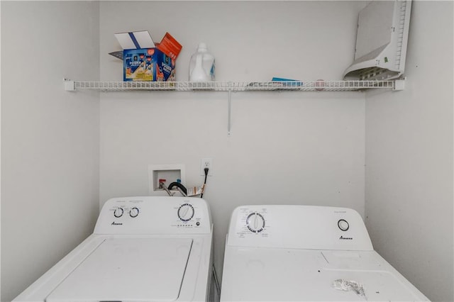 laundry room with washing machine and dryer