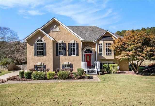 view of front facade featuring a front yard