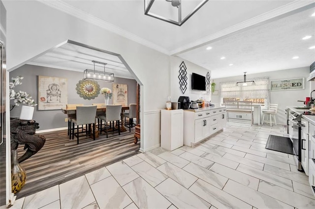 interior space featuring recessed lighting, marble finish floor, baseboards, and ornamental molding