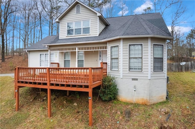 view of front of home featuring a front lawn, roof with shingles, and crawl space