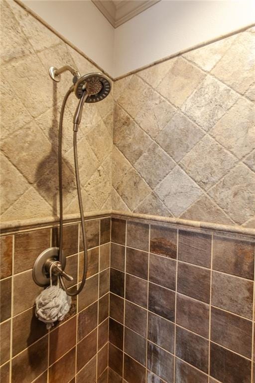 interior details with a tile shower