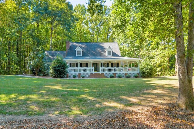 view of front facade with a front lawn and covered porch