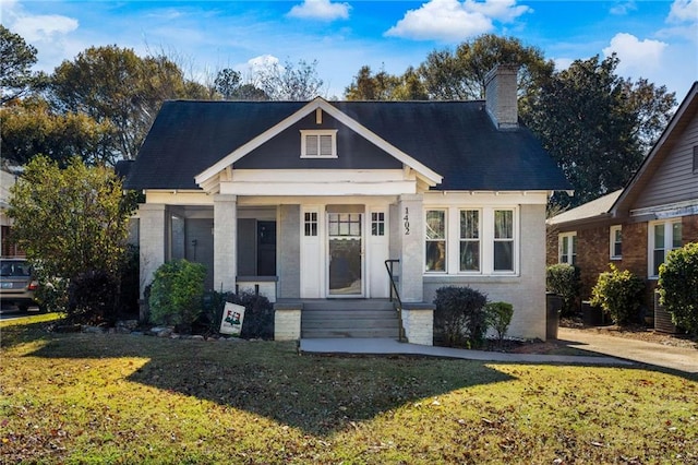 view of front of home with a front lawn