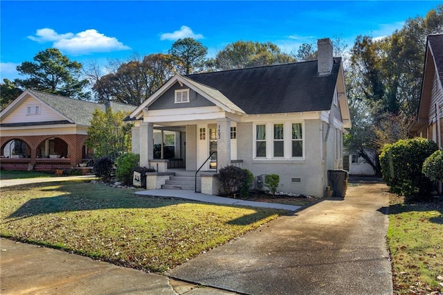 view of front facade with a porch and a front lawn