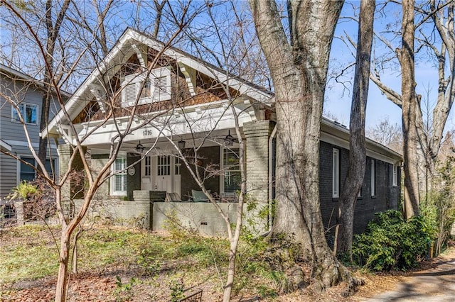 view of front of property featuring covered porch