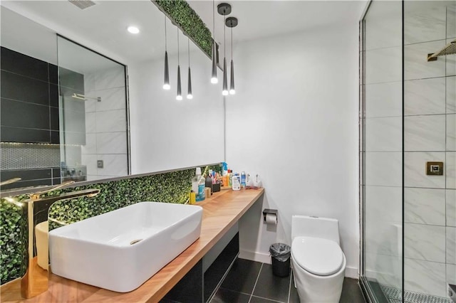2125 Datona Dr SW, Atlanta, GA 30331 - full bathroom with a stall shower, toilet, vanity, and recessed lighting