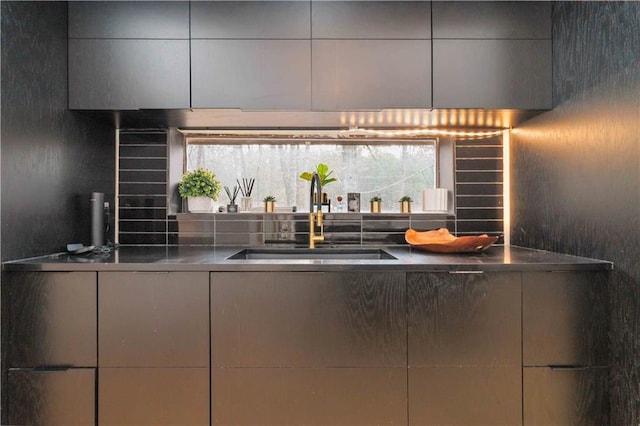 2125 Datona Dr SW, Atlanta, GA 30331 - bar area featuring a sink
