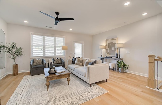 living room with light wood finished floors, visible vents, recessed lighting, and baseboards