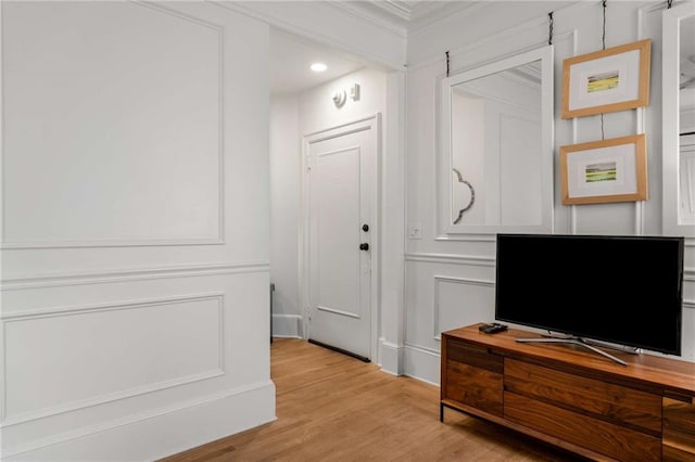 75 Ponce De Leon Ave NE Unit 1006, Atlanta, GA 30308 - foyer entrance with light wood-type flooring, crown molding, recessed lighting, and a decorative wall