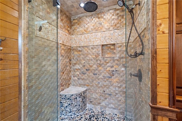 bathroom featuring tiled shower