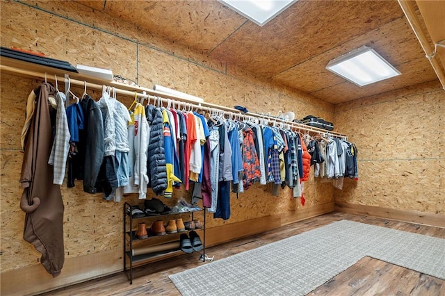 walk in closet with hardwood / wood-style flooring