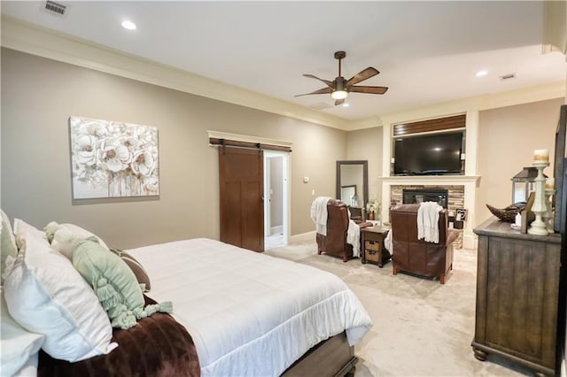 bedroom featuring visible vents, a barn door, ornamental molding, light carpet, and recessed lighting