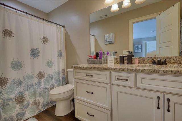 full bath with visible vents, wood finished floors, vanity, toilet, and a shower with shower curtain