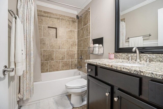 full bath with crown molding, shower / bath combo with shower curtain, toilet, and vanity