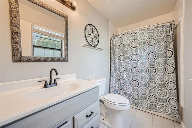 6118 Dana Ct, Lithonia, GA 30058 - bathroom with vanity and curtained shower