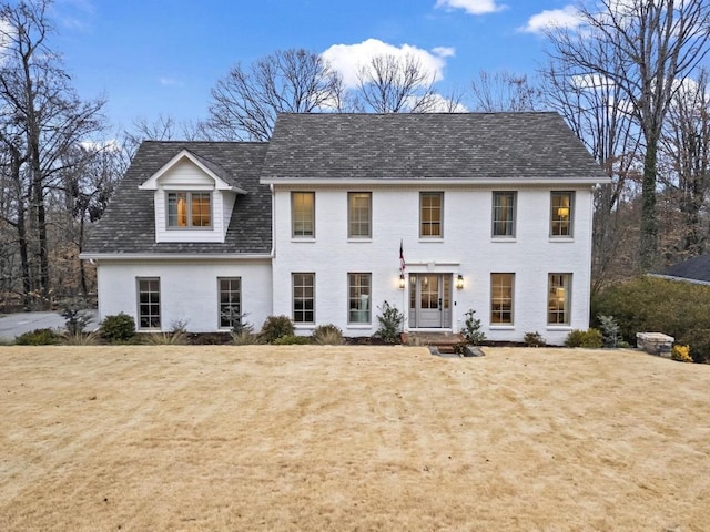 view of front of house with a front yard