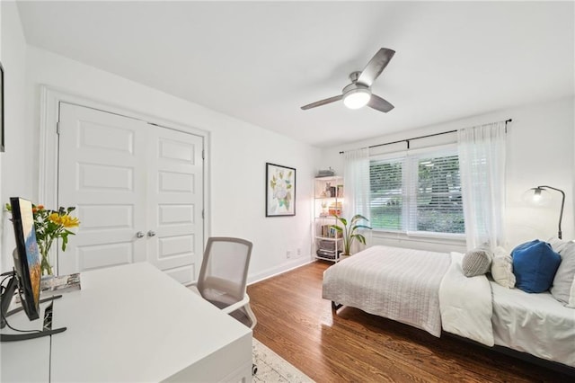 bedroom featuring baseboards, a ceiling fan, and wood finished floors