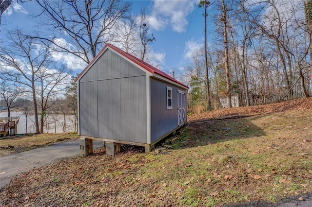 view of outbuilding featuring aphalt driveway and an outdoor structure