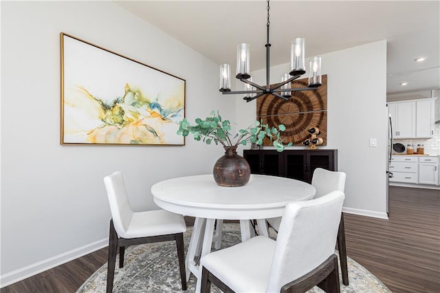 dining space with an inviting chandelier, baseboards, dark wood-style flooring, and recessed lighting