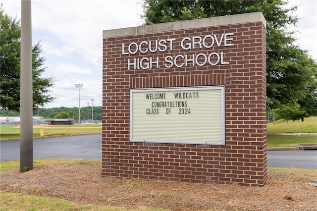 view of community / neighborhood sign