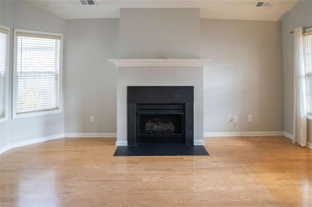 details featuring hardwood / wood-style floors