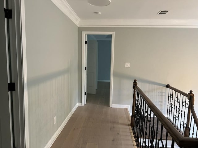 730 Redlion Run, Alpharetta, GA 30022 - hallway with ornamental molding, hardwood / wood-style flooring, baseboards, and an upstairs landing