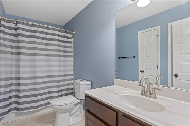 bathroom with a shower with curtain, toilet, and vanity