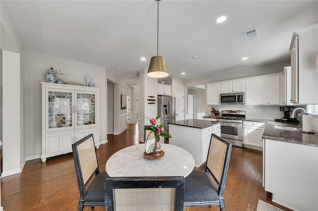 dining room with baseboards, dark wood-style flooring, visible vents, and recessed lighting