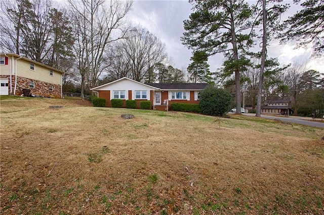 single story home with a front yard