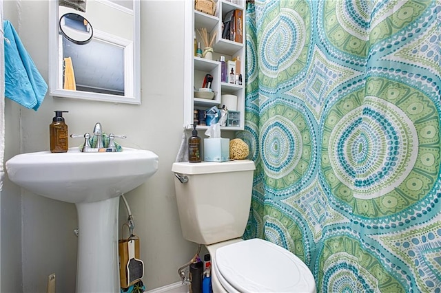 bathroom featuring a sink and toilet