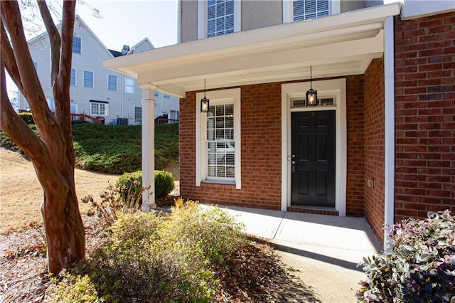 doorway to property with covered porch